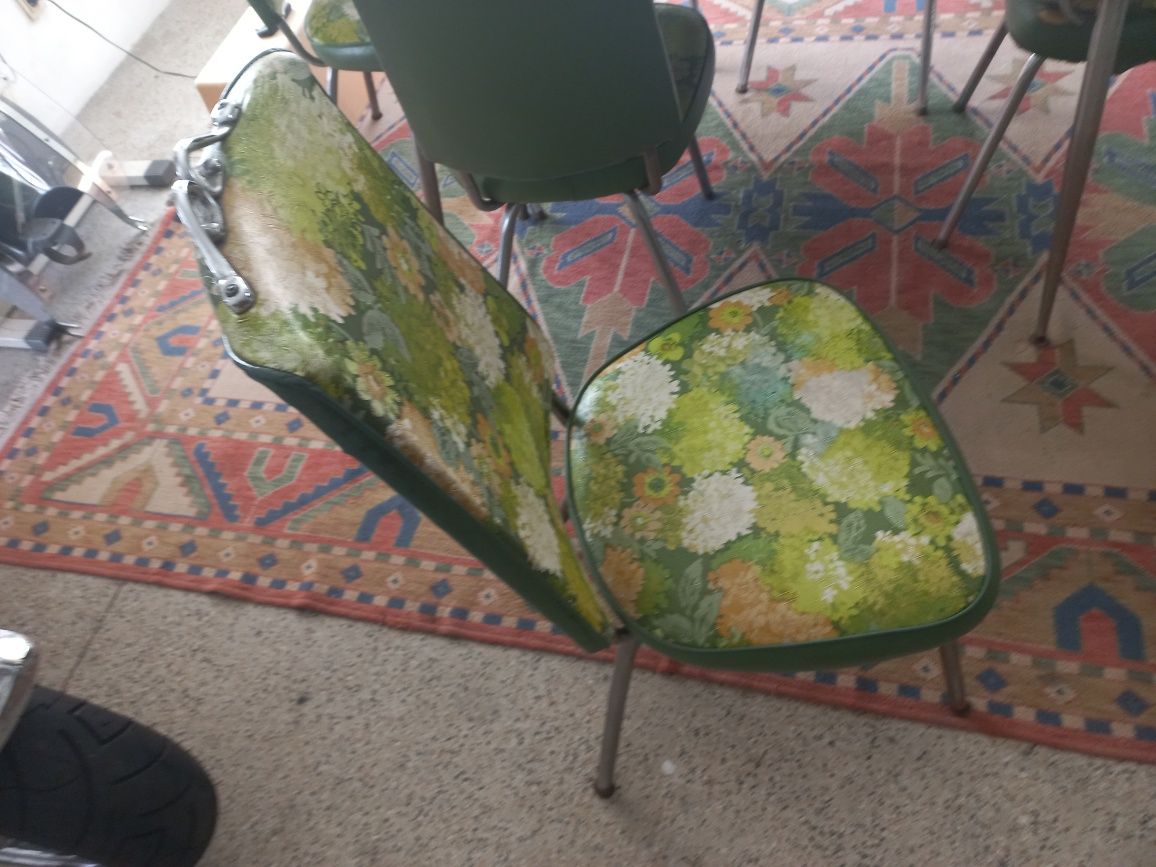 Mesa extensível com cadeiras