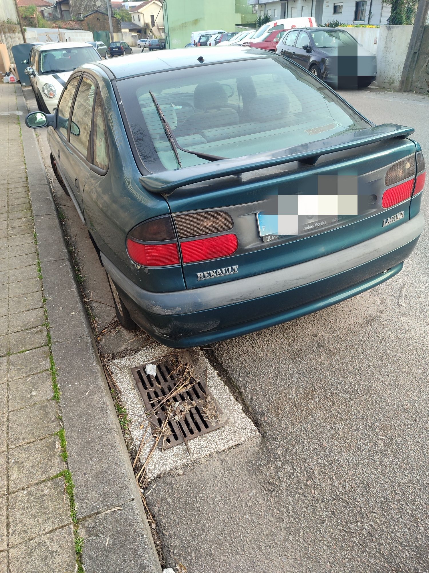 Renault laguna com avaria