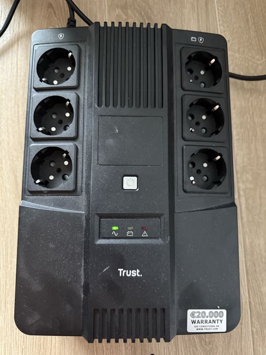 Джерело безперебійного живлення