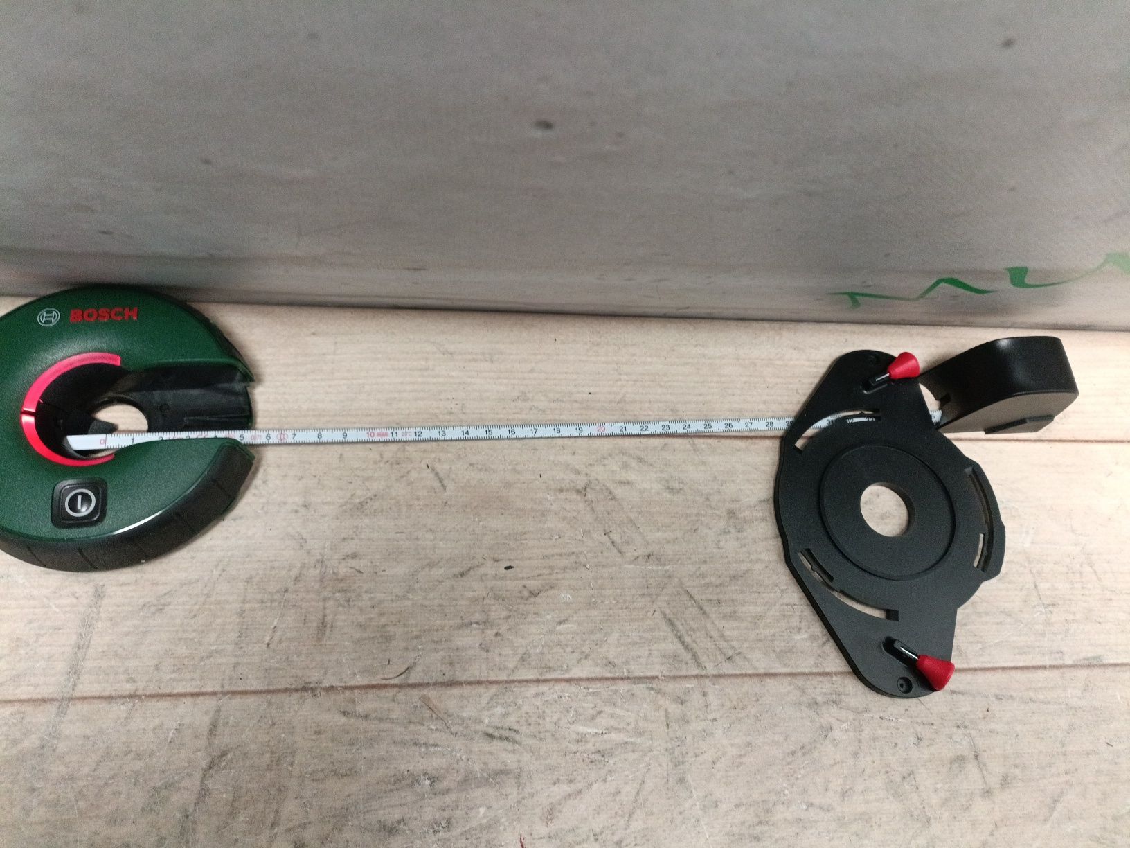Bosch Atino линейный лазерный нивелир с измерительной лентой