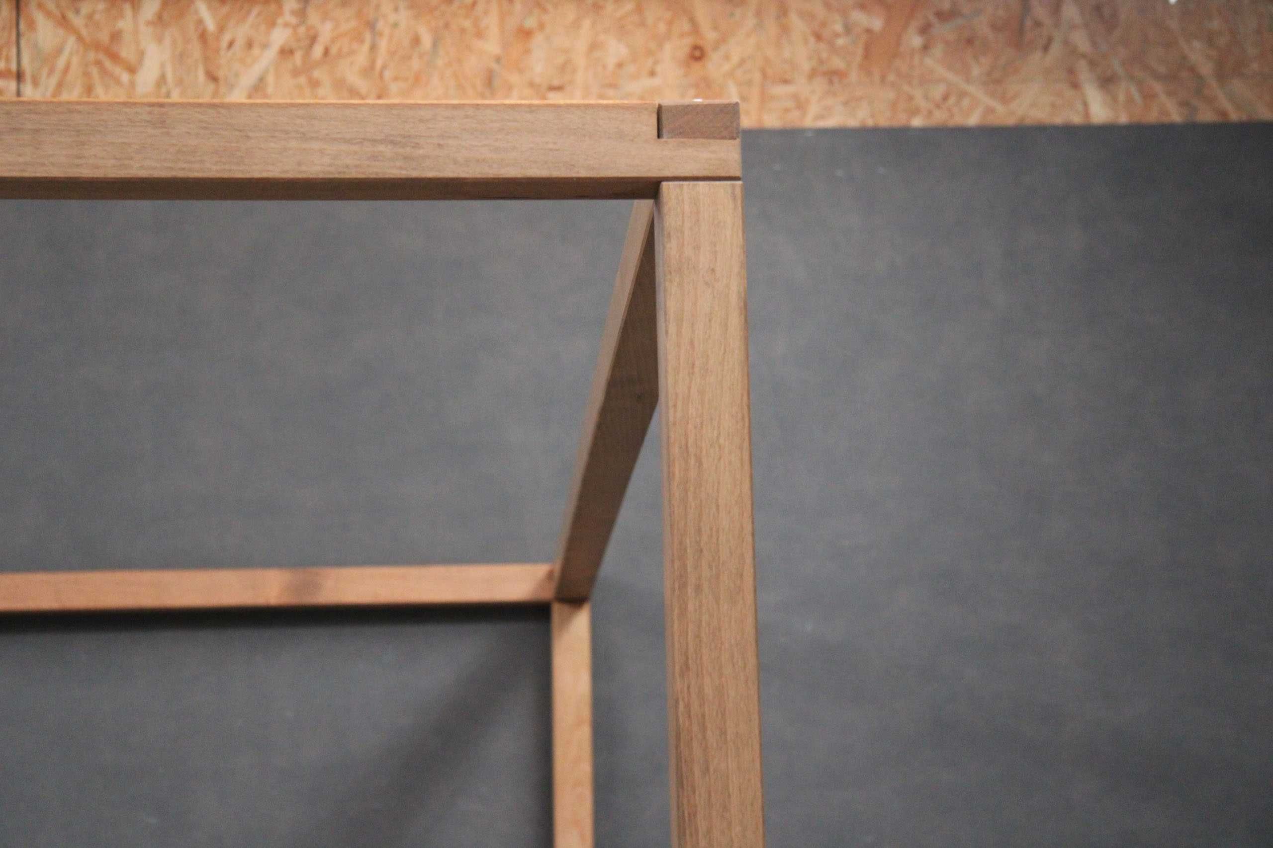 Łóżko MDF 140x200 rama biała z elementami dębowymi BGM24.pl B 8669