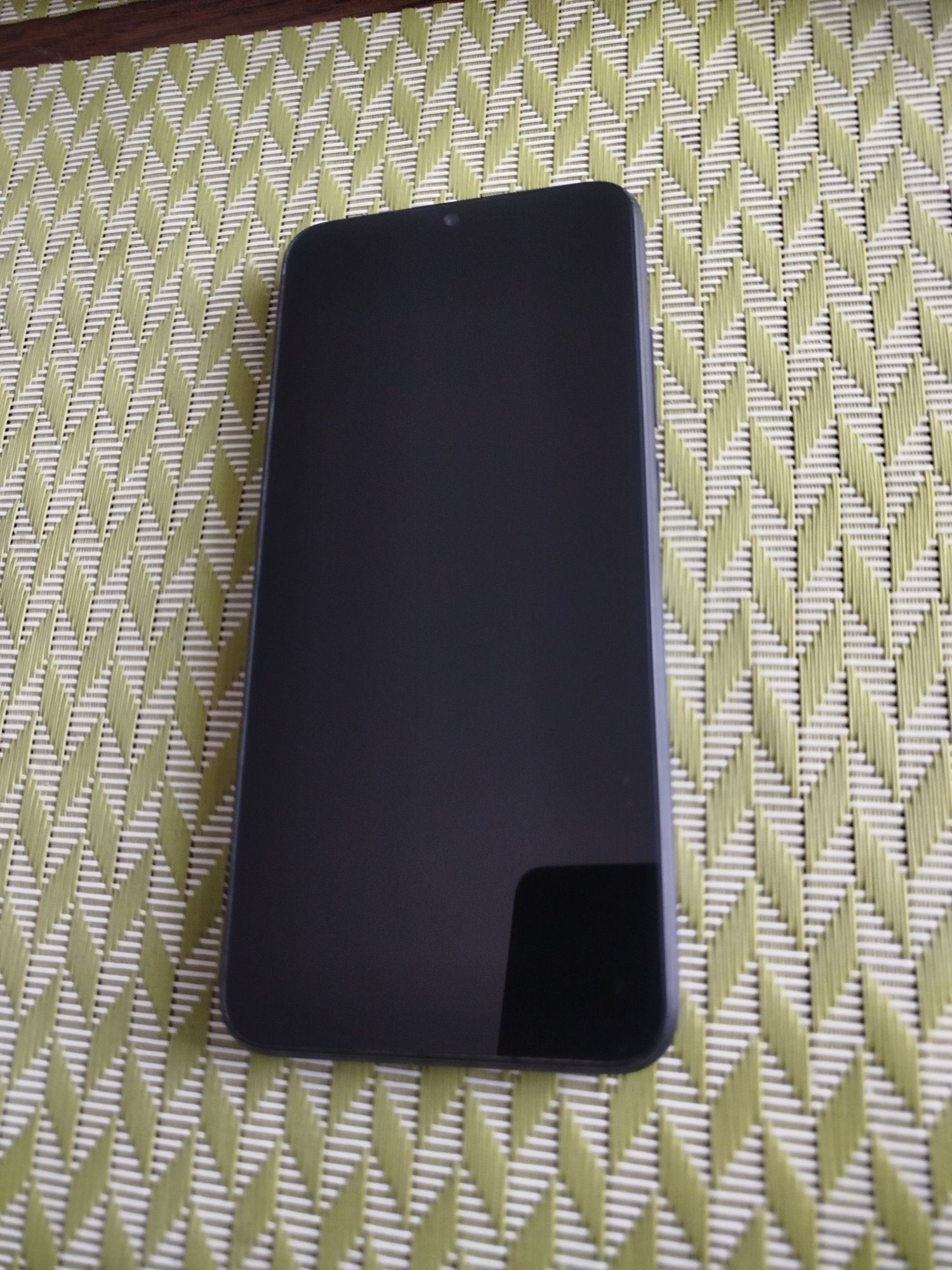 Продам телефон Redmi 9C NFC на запчастини