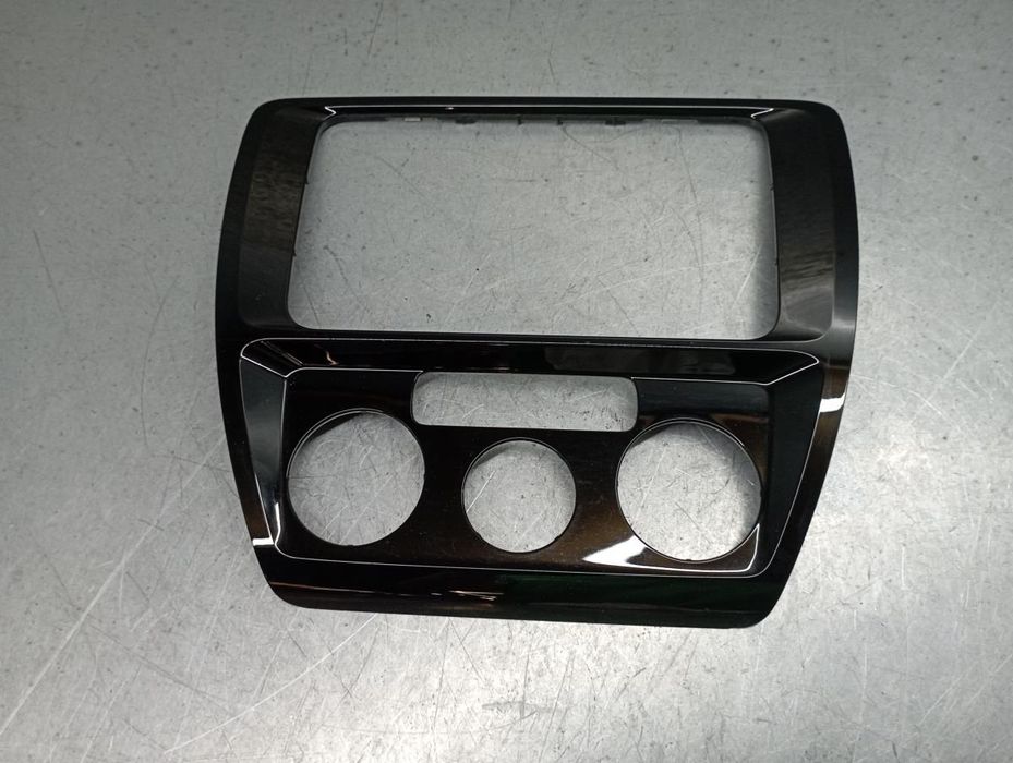Moldura da consola central / rádio / aro VOLKSWAGEN Jetta IV (162, 163