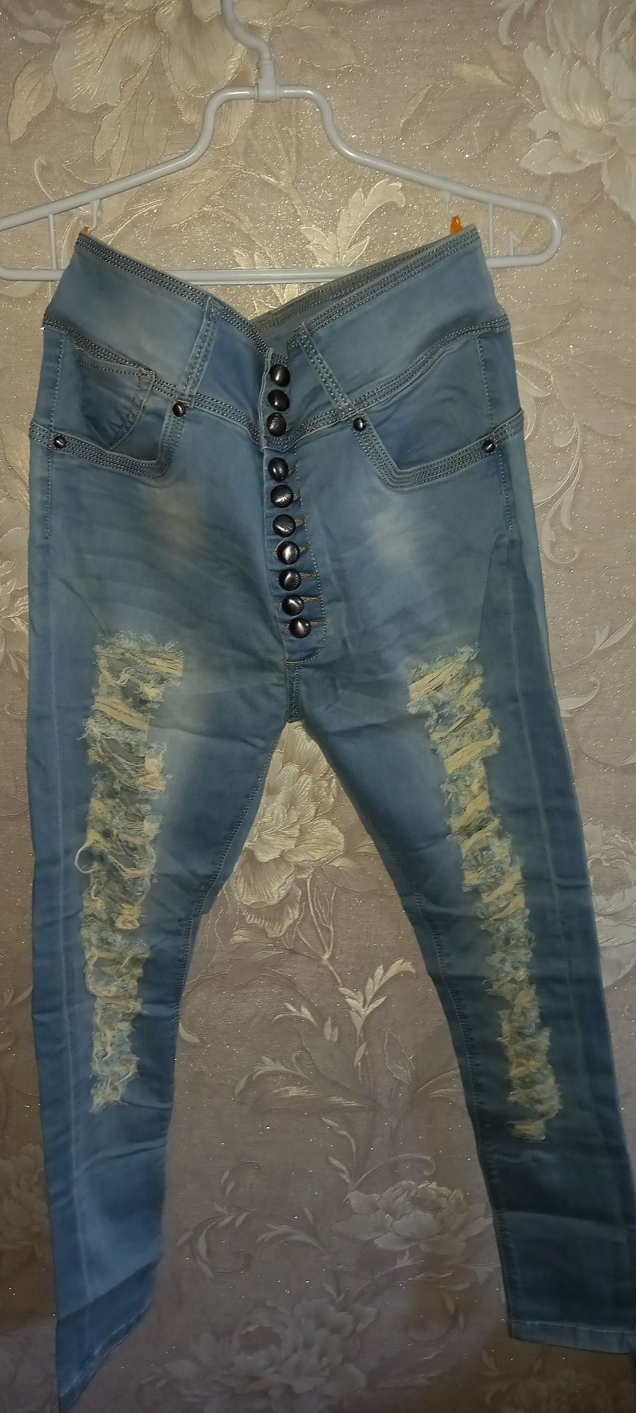 Джинсовый пиджак и джинсы