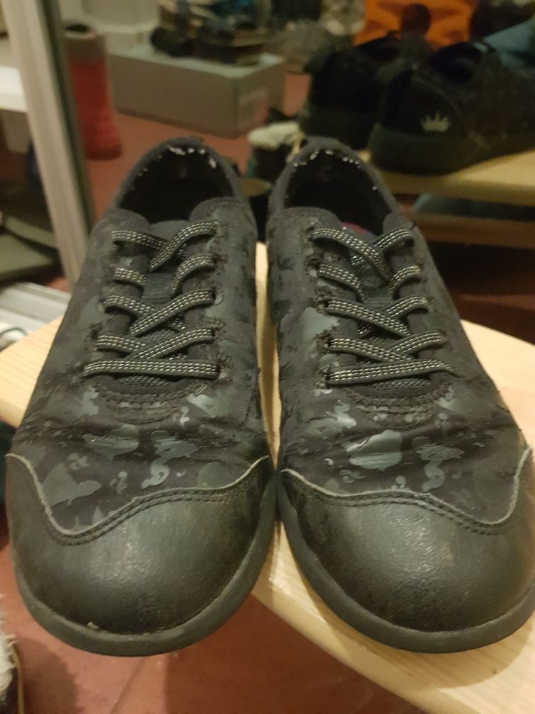 Lekkie adidasy Clarks dla dziewczynki rozmiar 35