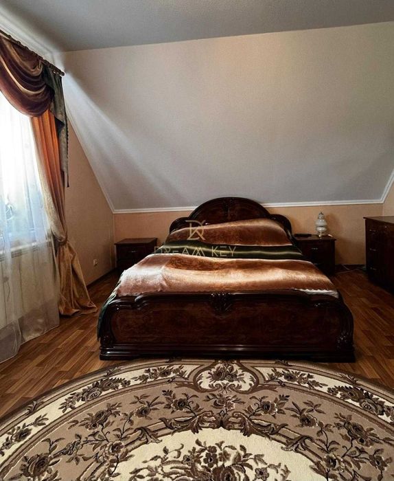 Продам теплий будинок 210кв, 3 спальні, камін, вихід до річки Осокорки