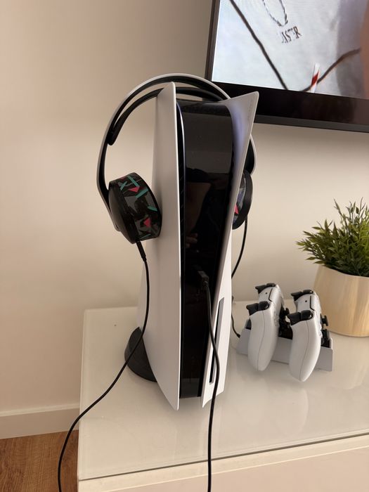 PS5 Standard (c/Leitor CDs) 1 Comando