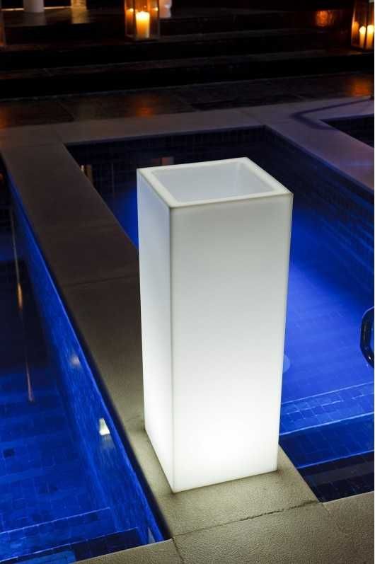 Mobiliario led vasos mesas bares e outros