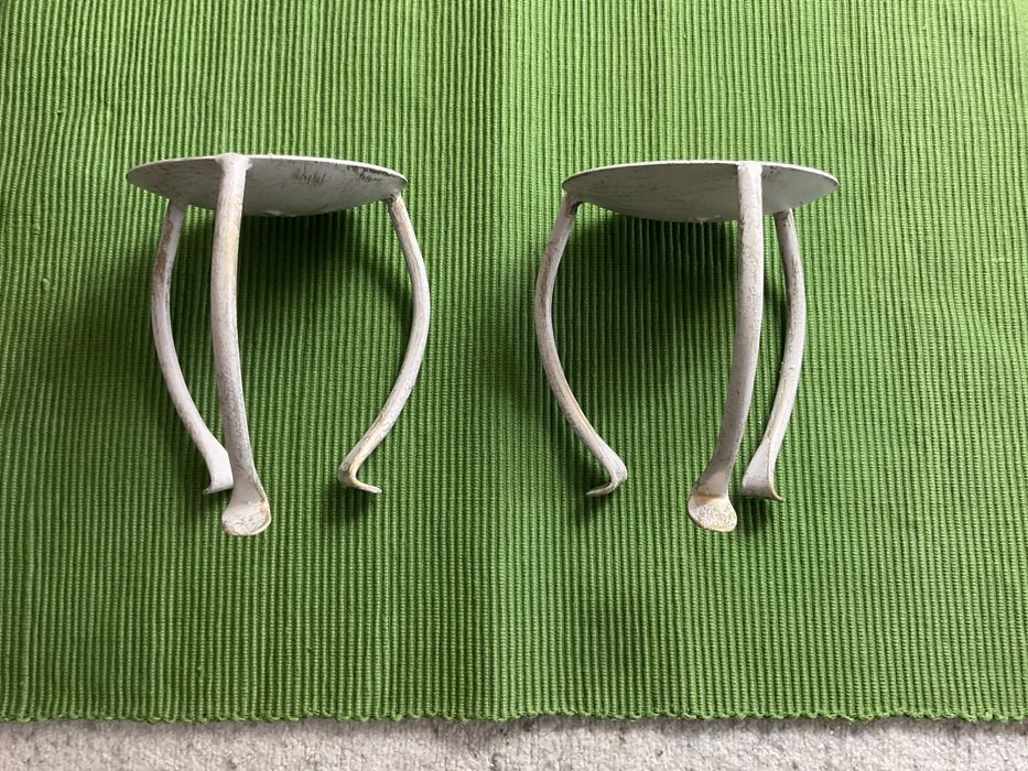 Dois porta velas em bom estado de conservação