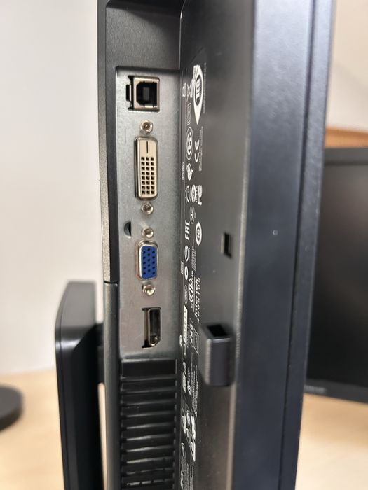 Monitor HP 23” Pivot E231