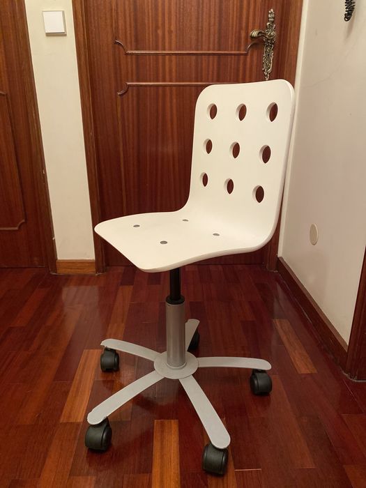 Cadeira branca giratoria