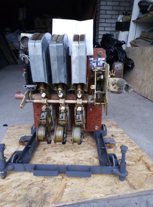 Продам контактор АВМ 4СВ-У3