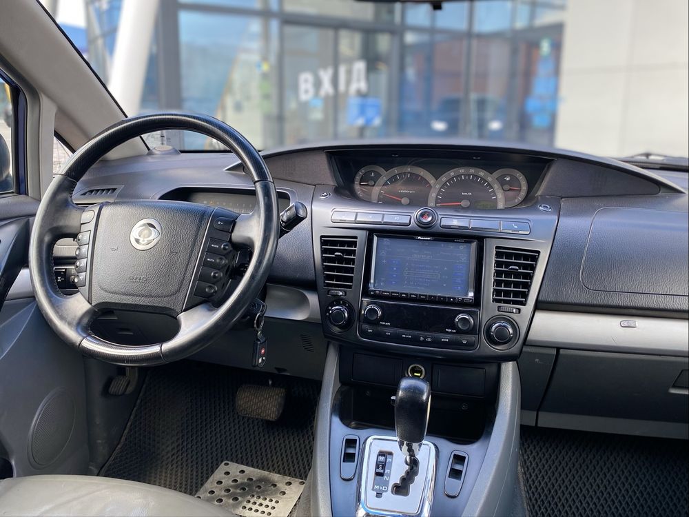 Ssang Yong Rodius