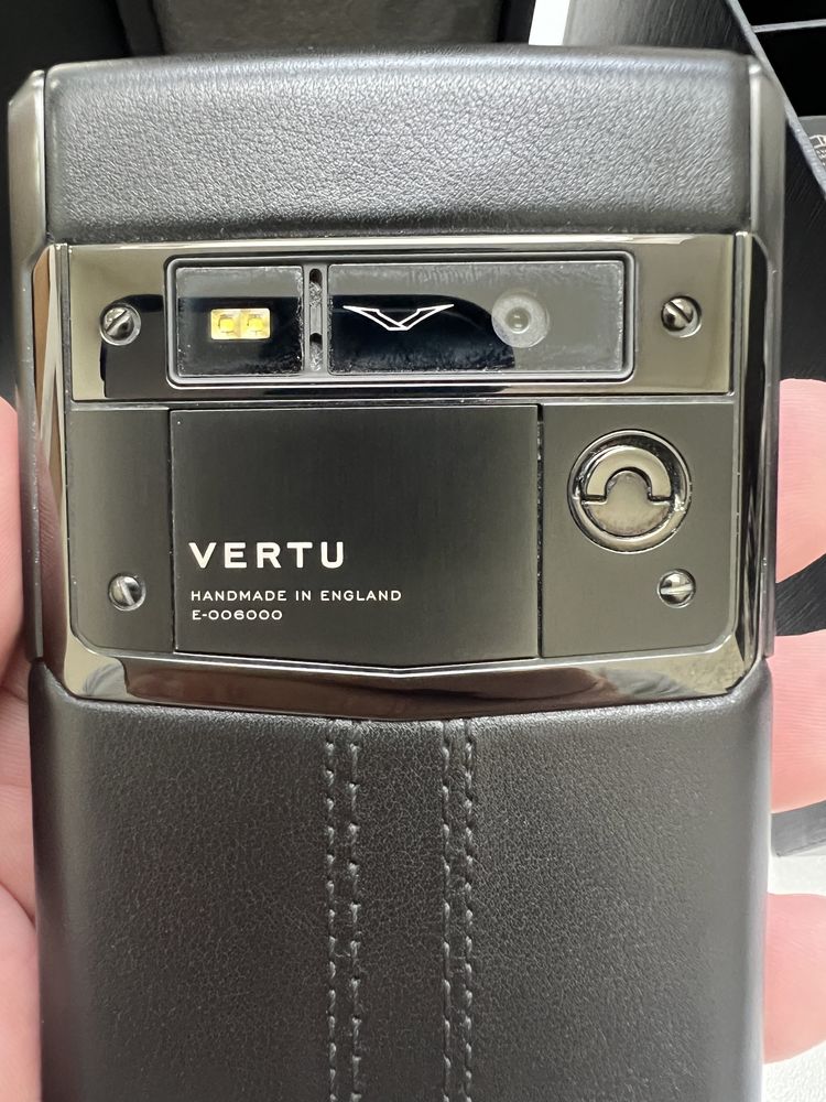 Vertu Signature Touch  оригінал ідеал, мало у використанні. 1500$