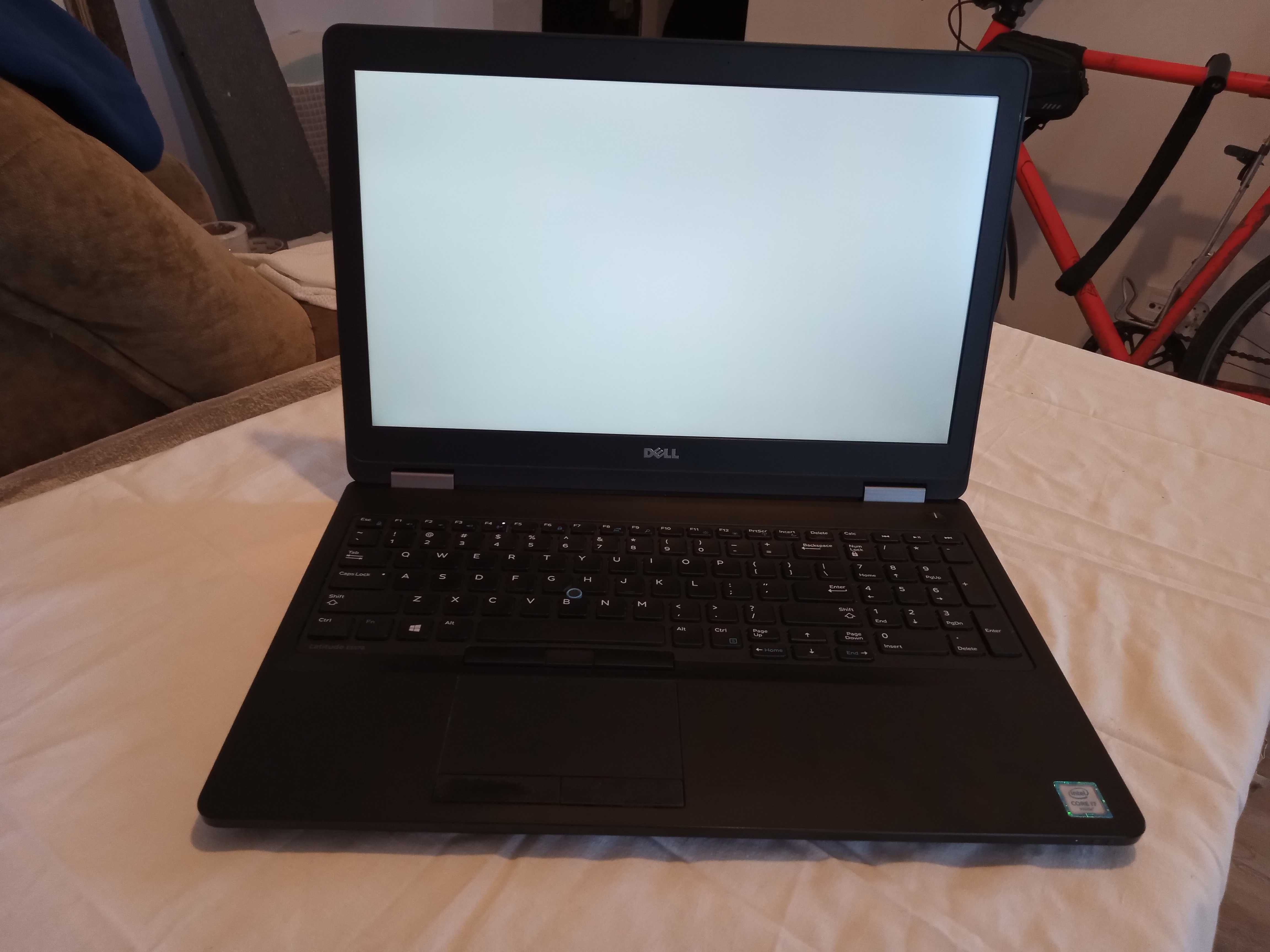 Laptop Dell Latitude E5570 Intel i7-6600u, 512 GB SSD, 16 GB RAM