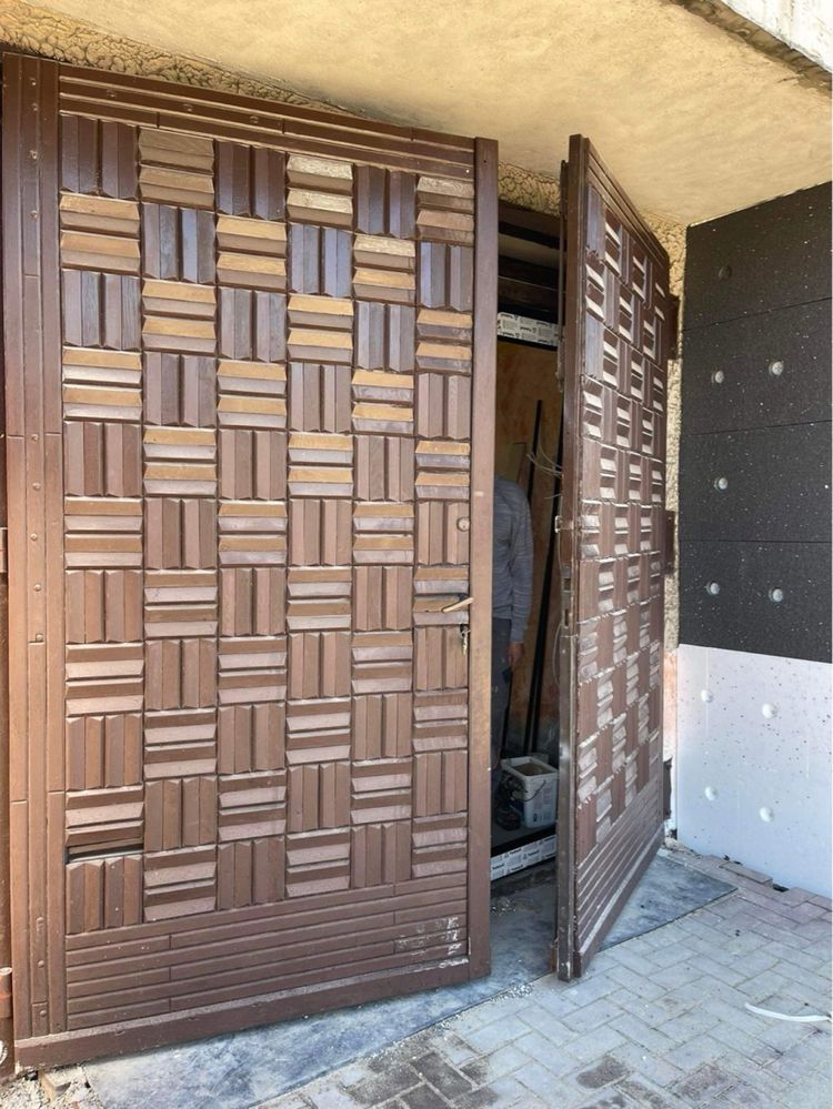 Drewniane solidne drzwi do garazu ,idealne na budwe