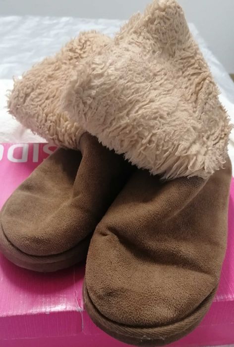 Pantufa, bota, 37, camurça, "Seaside", em bom estado, por 5€