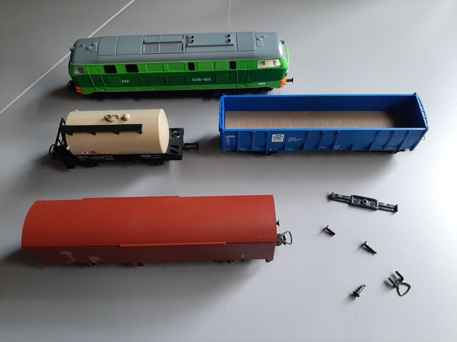 Zestaw startowy z pociągiem towarowym PIKO HO96956