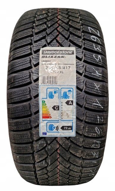 1x Bridgestone Blizzak LM005 235/45R17 97V XL Z635A