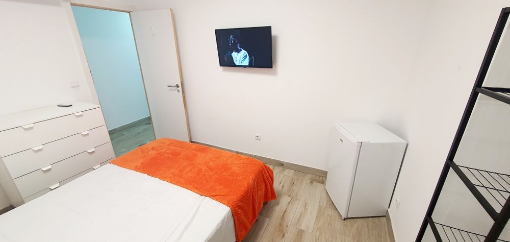 Quarto c/duche Metro Reboleira