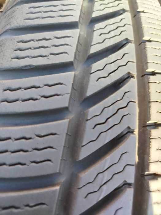 A146# Opony uzywane zimowe 215/55/17" Continental