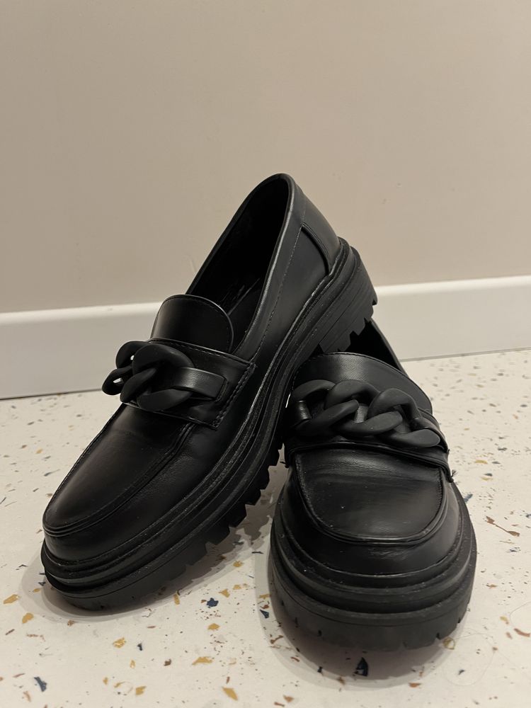 Czarne loafersy damskie