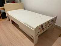 Łóżko dziecięce z rozsuwaną ramą IKEA SLÄKT 80x200 cm wraz z materacem