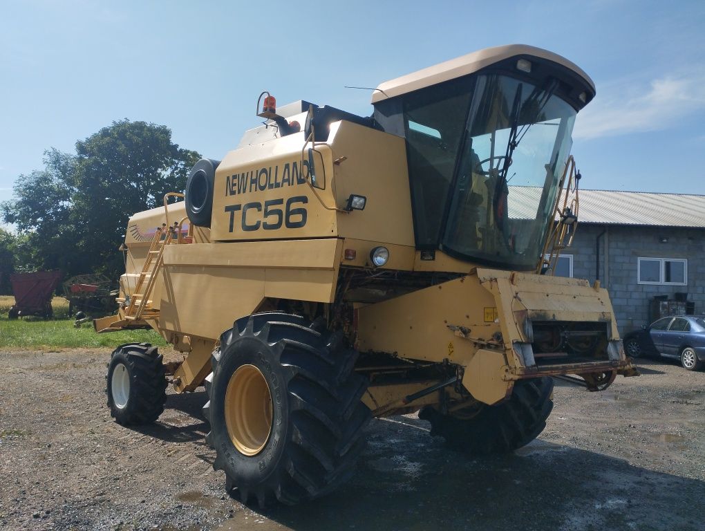 Kombajn zbożowy New Holland TC56