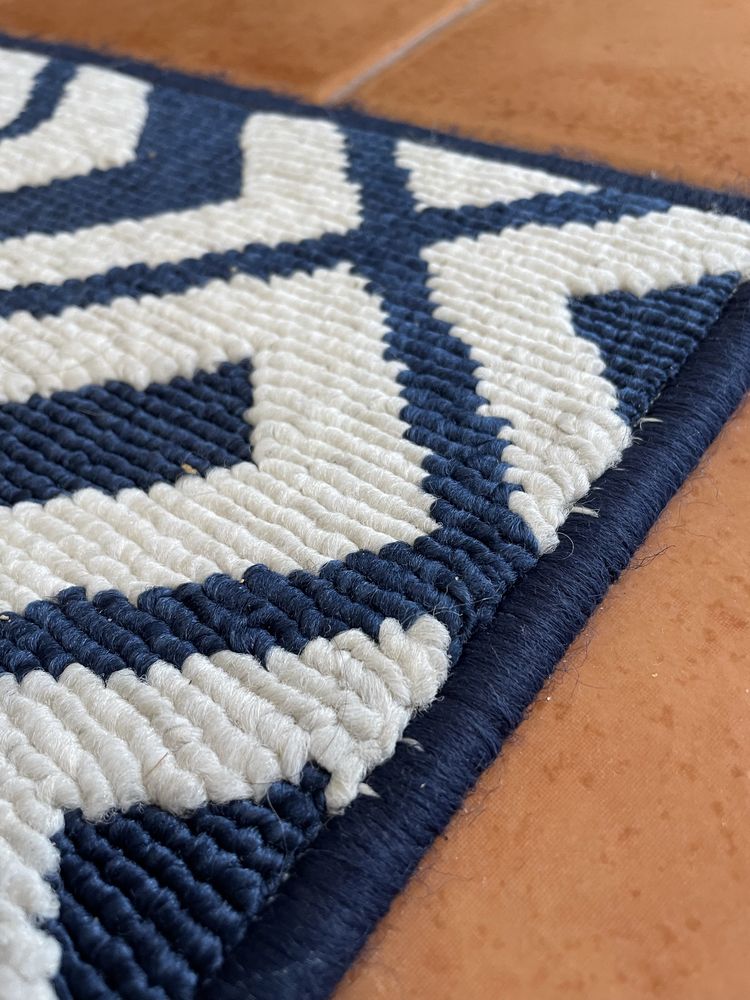 Tapete azul e branco (130x80)
