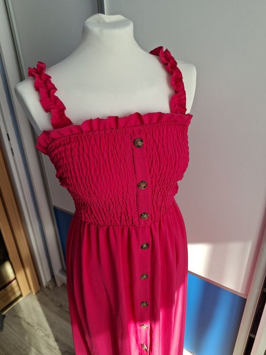 Sukienka letnią w pięknym kolorze