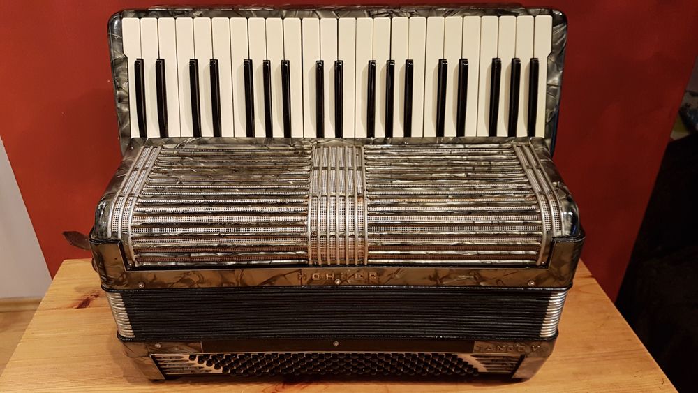 Akordeon Hohner 120 basów – czterogłosowy, klasyk