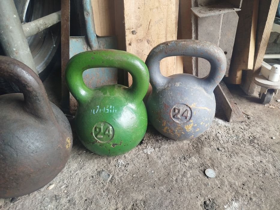 Гири спортивные 24 кг.32 кг 16 кг и гантели