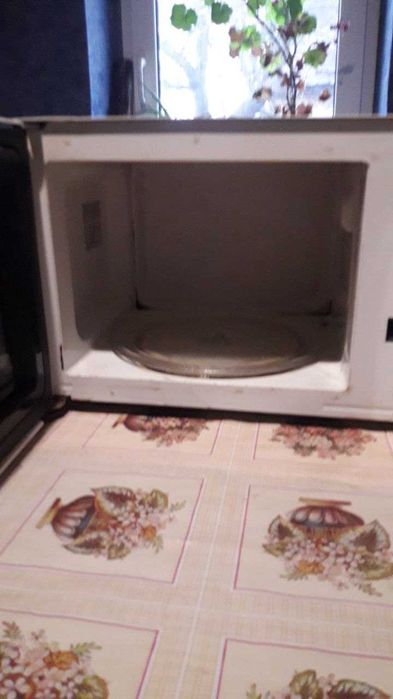 Микроволновая печь "Saturn".