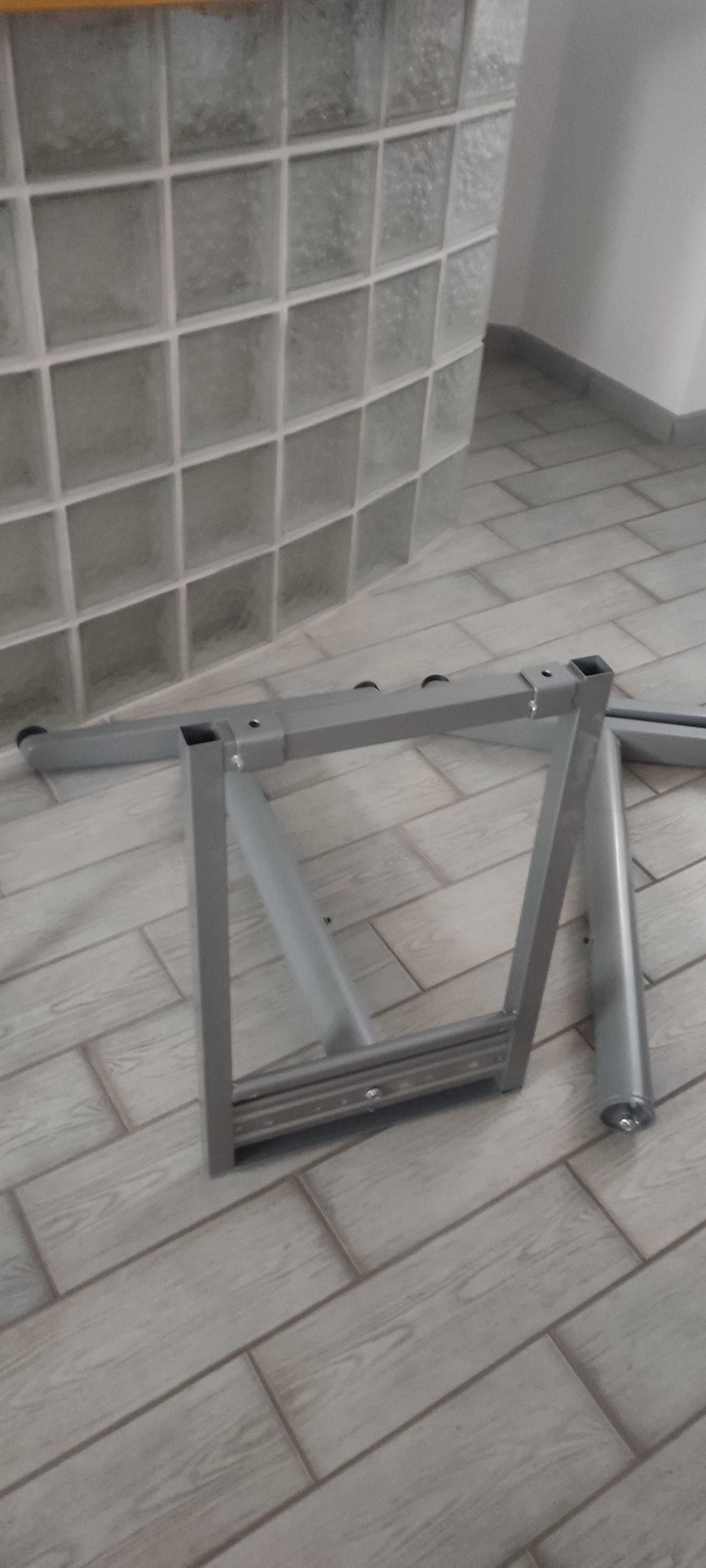 Sprzedam solidne biurko z metalowymi nogami firmy IKEA