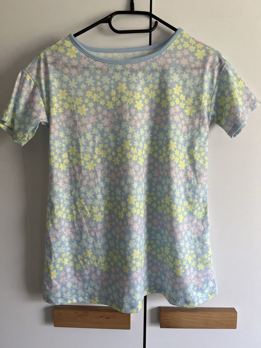 Kolorowa koszulka dziecieca w kwiatki