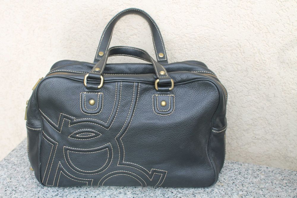 Carteira toda ela em pele da purification garcia