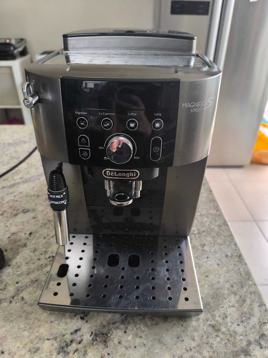 Vendo máquina automática delonghi