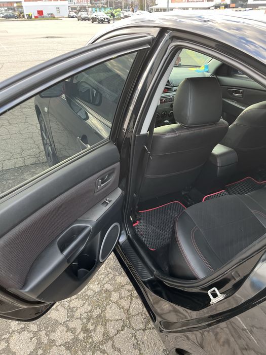 Продам автомобиль Мазда 3