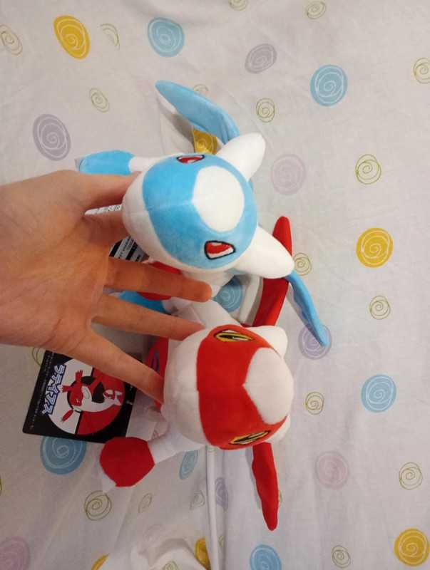 Pokémon peluche latios e latias