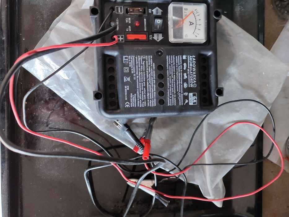 Prostownik samochodowy