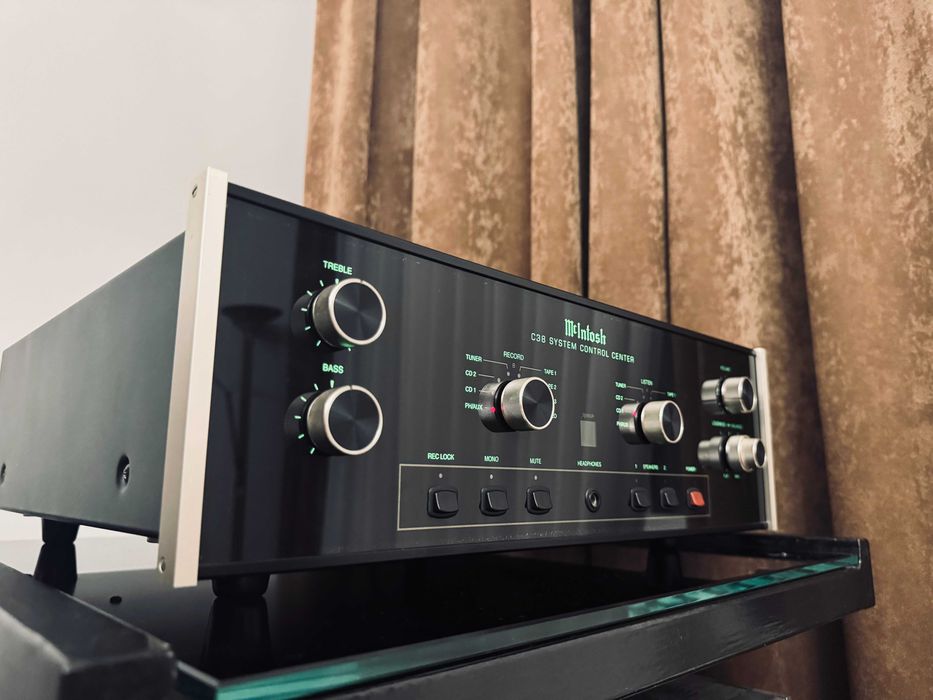 McIntosh C38 — попередній підсилювач у відмінному стані