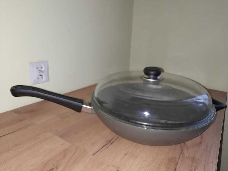 Patelnia Wok tytanowa