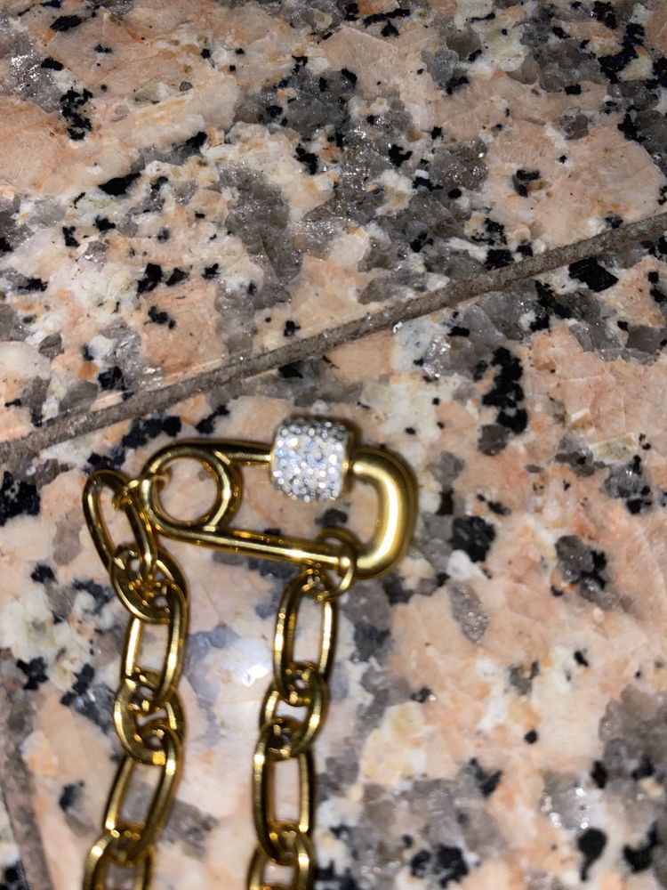 Vendo colares ,relogio e anel ,ouro e prata