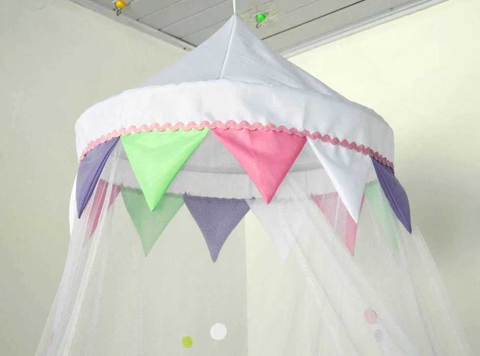 Baldachim kolorowe proporce