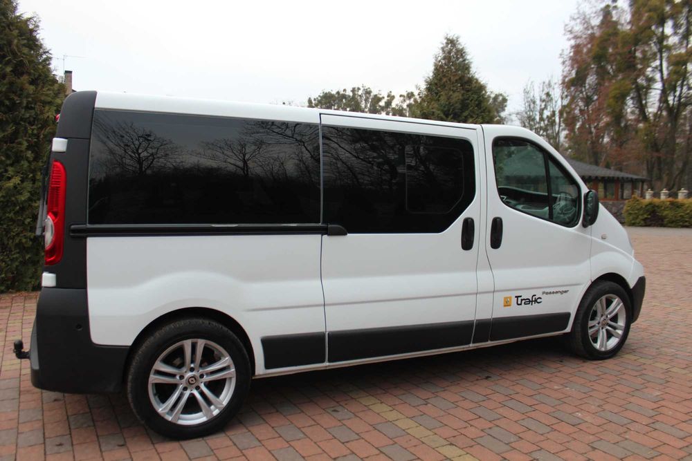 Renault Trafic 2011 оригінальний пасажир 9 мість рідна фарба