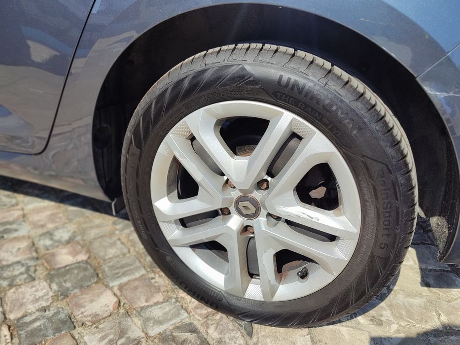 Renault Megane sport tourer 1.5 dci blue intense