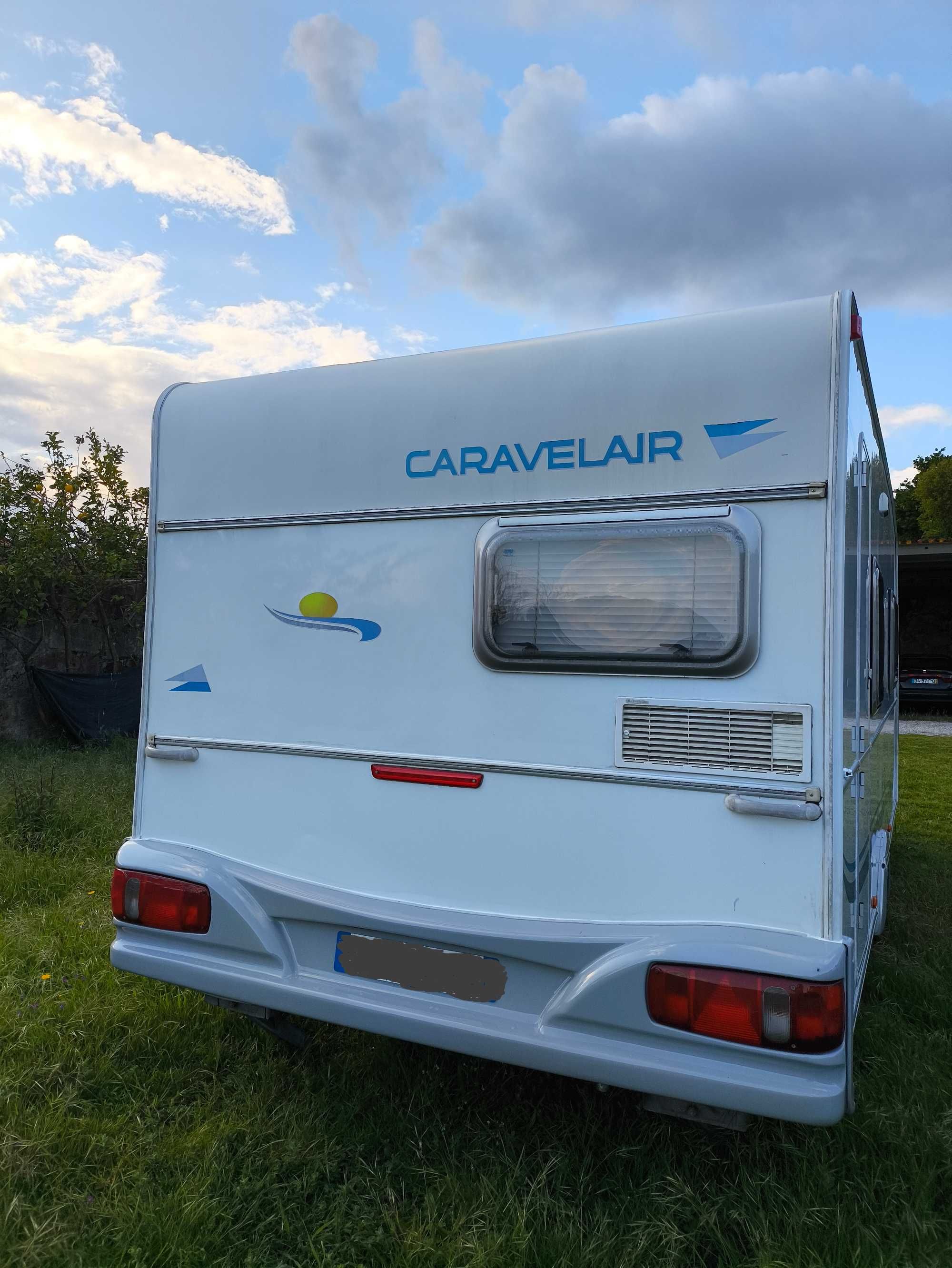 Caravana com documentos portugueses em perfeitas condições.