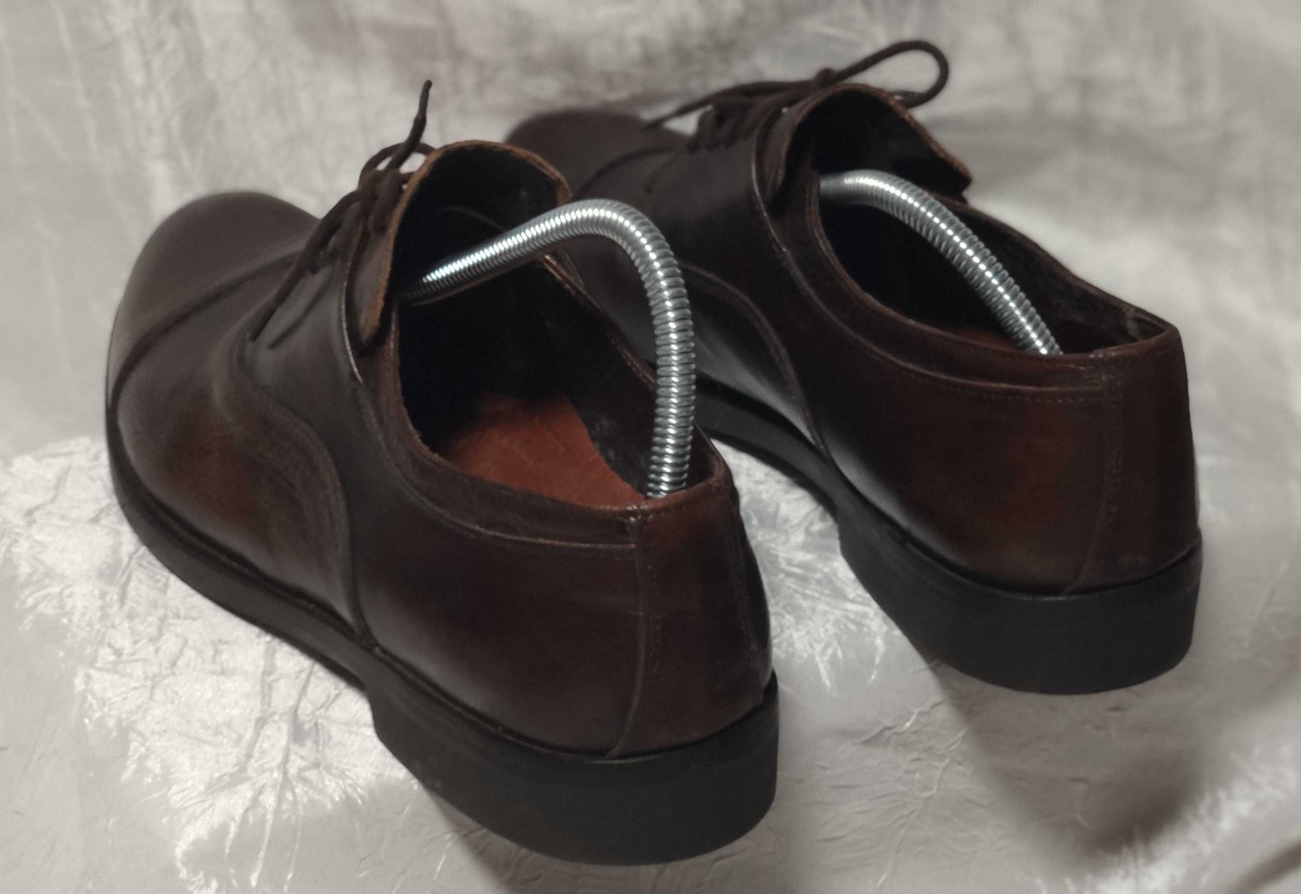 Чоловічі шкіряні т.коричневі туфлі в гарному стані Італія 41р (26см)