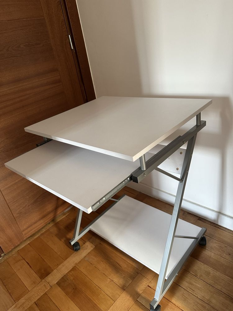 Biurko sz. 70 cm / na kółkach z półką wysuwaną