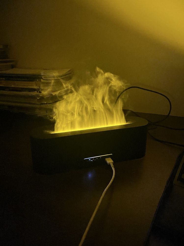Difusor de Aromaterapia com chama e luzes LED de 7 cores